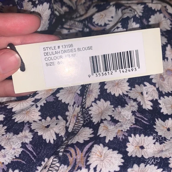 Rolla’s Delilah Daisies Blouse in Navy Blue Size Small - Picture 4 of 7
